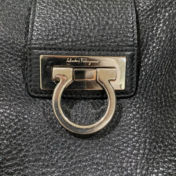 Salvatore ferragamo bag - Picture 8 of 16